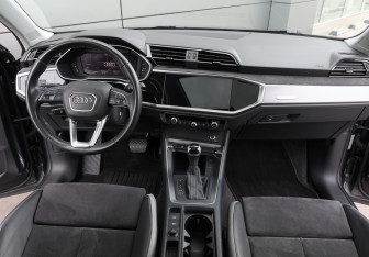 Подержанный автомобиль Audi Q3 2021 года (14 фото)
