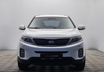 Подержанный автомобиль Kia Sorento 2013 года (8 фото)