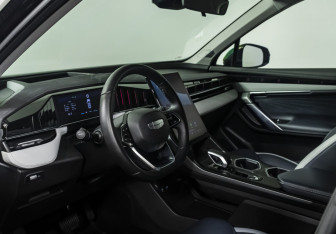 Подержанный автомобиль Geely Atlas 2024 года (9 фото)