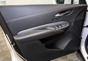 Подержанный автомобиль Cadillac XT4 2020 года (19 фото)