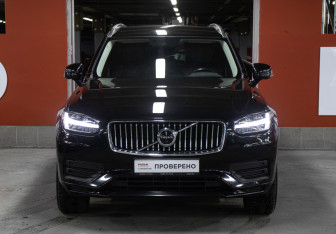 Подержанный автомобиль Volvo XC90 2020 года (2 фото)