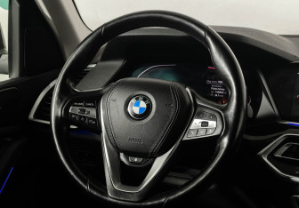 Подержанный автомобиль BMW X5 2020 года (15 фото)