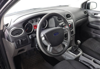 Подержанный автомобиль Ford Focus Sedan 2010 года (5 фото)
