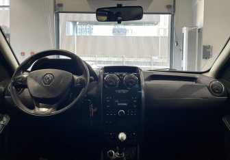 Подержанный автомобиль Renault Duster 2015 года (9 фото)