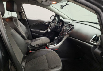 Подержанный автомобиль Opel Astra Wagon 2013 года (9 фото)