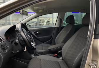 Подержанный автомобиль Volkswagen Polo Sedan 2018 года (18 фото)