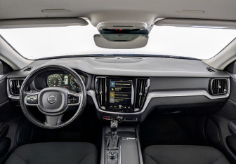 Подержанный автомобиль Volvo V60 2020 года (14 фото)