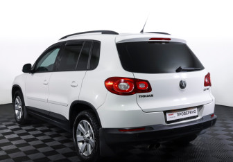 Подержанный автомобиль Volkswagen Tiguan 2008 года (7 фото)