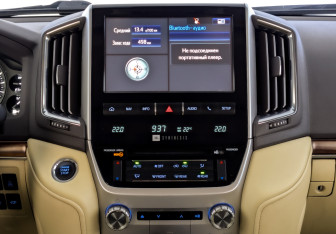 Подержанный автомобиль Toyota Land Cruiser Suv 2016 года (15 фото)