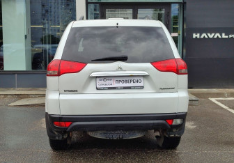 Подержанный автомобиль Mitsubishi Pajero Sport 2014 года (6 фото)