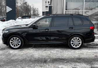 Подержанный автомобиль BMW X7 2021 года (8 фото)