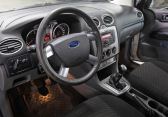 Подержанный автомобиль Ford Focus Sedan 2010 года (16 фото)