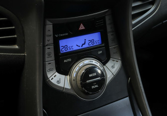 Подержанный автомобиль Hyundai Elantra Sedan 2013 года (11 фото)