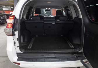 Подержанный автомобиль Toyota Land Cruiser Prado 2016 года (10 фото)