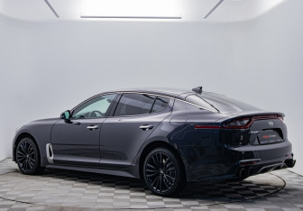 Подержанный автомобиль Kia Stinger 2018 года (3 фото)