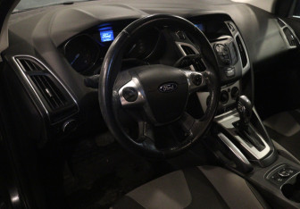 Подержанный автомобиль Ford Focus Hatchback 2012 года (12 фото)