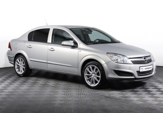 Подержанный автомобиль Opel Astra Sedan 2009 года (3 фото)