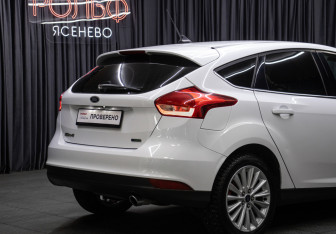 Подержанный автомобиль Ford Focus Hatchback 2017 года (23 фото)