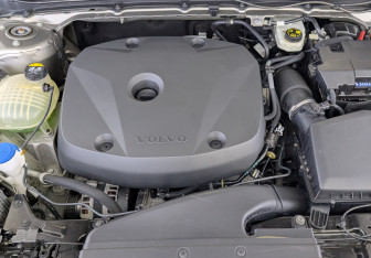 Подержанный автомобиль Volvo XC40 2021 года (9 фото)