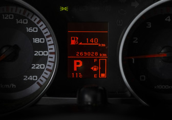 Подержанный автомобиль Citroen C-Crosser 2008 года (10 фото)