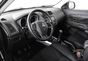 Подержанный автомобиль Mitsubishi ASX 2014 года (9 фото)