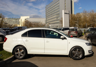 Подержанный автомобиль Skoda Rapid Liftback 2016 года (3 фото)