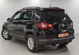 Подержанный автомобиль Volkswagen Tiguan 2010 года (7 фото)