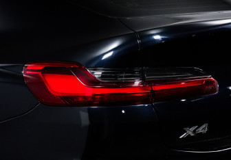 Подержанный автомобиль BMW X4 2018 года (16 фото)