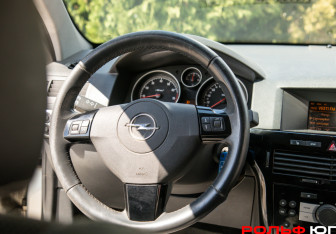 Подержанный автомобиль Opel Astra Hatchback 2008 года (9 фото)