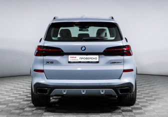 Подержанный автомобиль BMW X5 2025 года (6 фото)