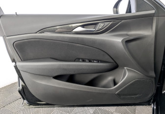 Подержанный автомобиль Opel Insignia Liftback 2021 года (19 фото)