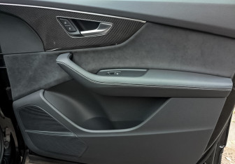 Подержанный автомобиль Audi Q7 2024 года (25 фото)