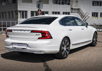 Подержанный автомобиль Volvo S90 2021 года (5 фото)