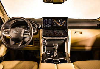 Подержанный автомобиль Toyota Land Cruiser Suv 2021 года (10 фото)