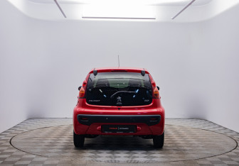 Подержанный автомобиль Peugeot 107 2012 года (6 фото)