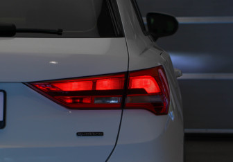 Подержанный автомобиль Audi Q3 2021 года (27 фото)