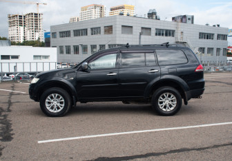 Подержанный автомобиль Mitsubishi Pajero Sport 2014 года (8 фото)