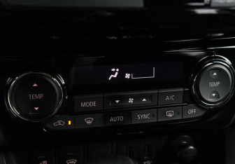 Подержанный автомобиль Mitsubishi Eclipse Cross 2018 года (17 фото)