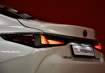 Подержанный автомобиль Lexus ES 2018 года (28 фото)