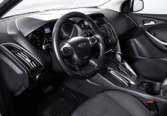 Подержанный автомобиль Ford Focus Hatchback 2011 года (15 фото)