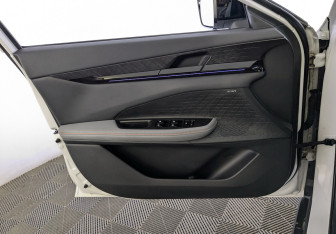 Подержанный автомобиль Changan UNI-V 2023 года (22 фото)