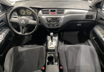 Подержанный автомобиль Mitsubishi Lancer Sedan 2006 года (10 фото)