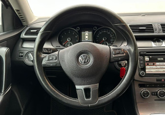 Подержанный автомобиль Volkswagen Passat Sedan 2012 года (12 фото)