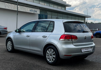 Подержанный автомобиль Volkswagen Golf Hatchback 2012 года (7 фото)