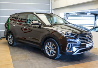 Подержанный автомобиль Hyundai Santa Fe 2017 года (3 фото)