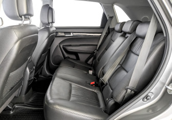 Подержанный автомобиль Kia Sorento 2015 года (12 фото)