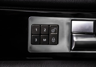 Подержанный автомобиль Land Rover Discovery 2014 года (11 фото)