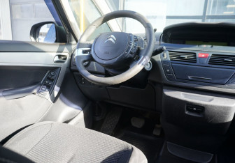 Подержанный автомобиль Citroen C4 Picasso 2011 года (13 фото)