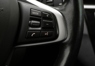 Подержанный автомобиль BMW X1 2015 года (16 фото)