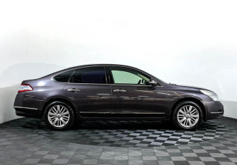 Подержанный автомобиль Nissan Teana 2012 года (4 фото)